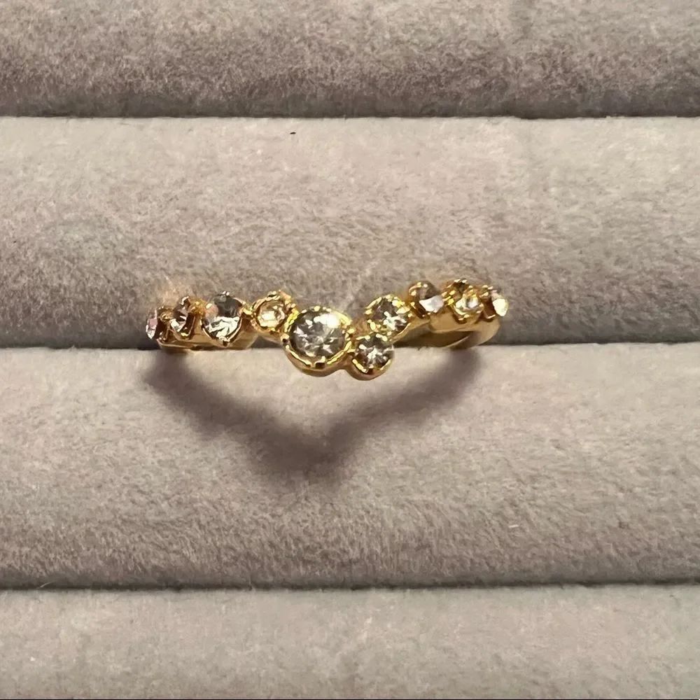 🤯5/$20🤯 NEW Gold Tone V-Shaped Diamond Crystal Ring